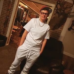 Meet your Posher, Leslie